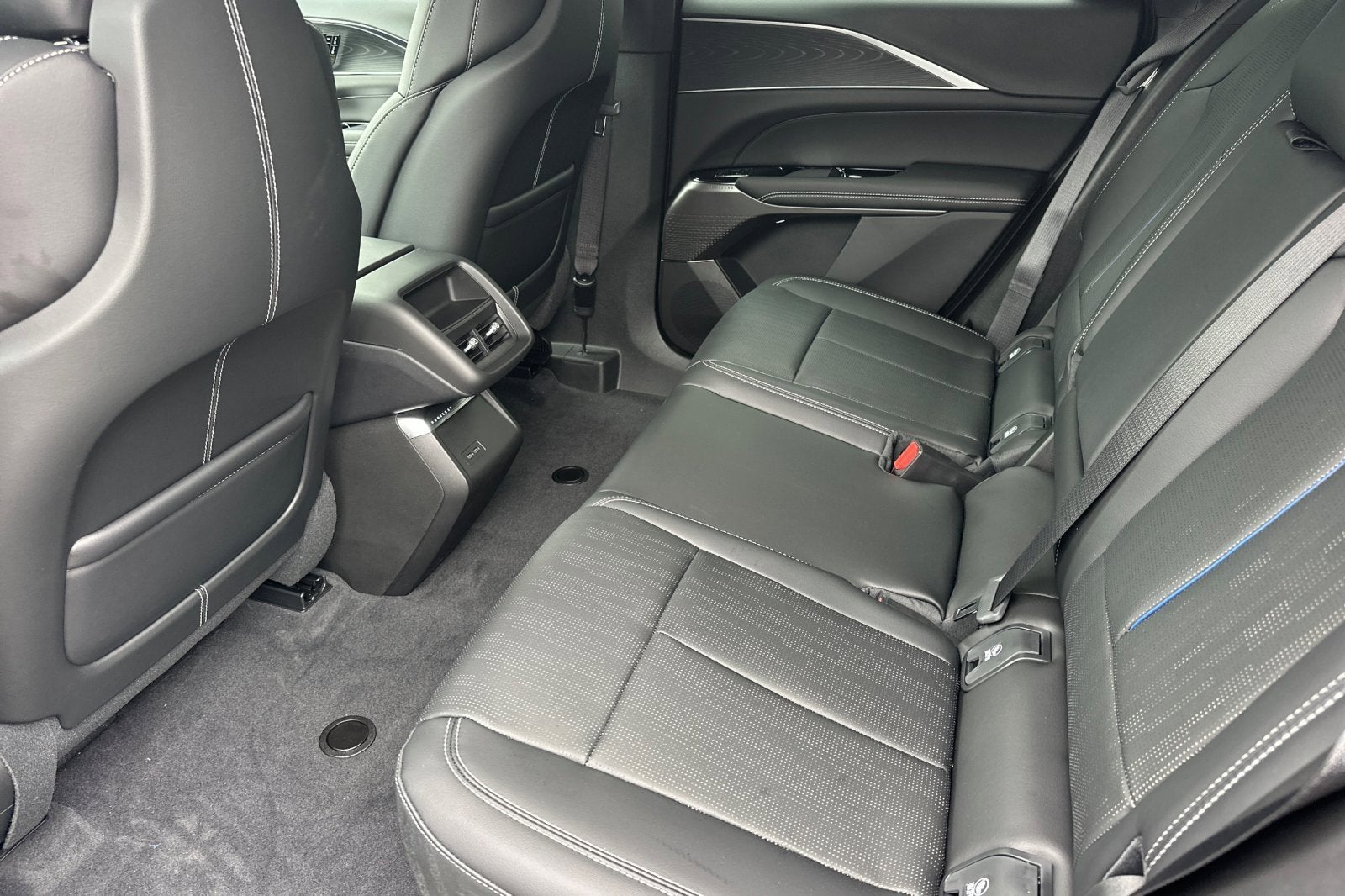 2025 Cadillac LYRIQ Luxury 1