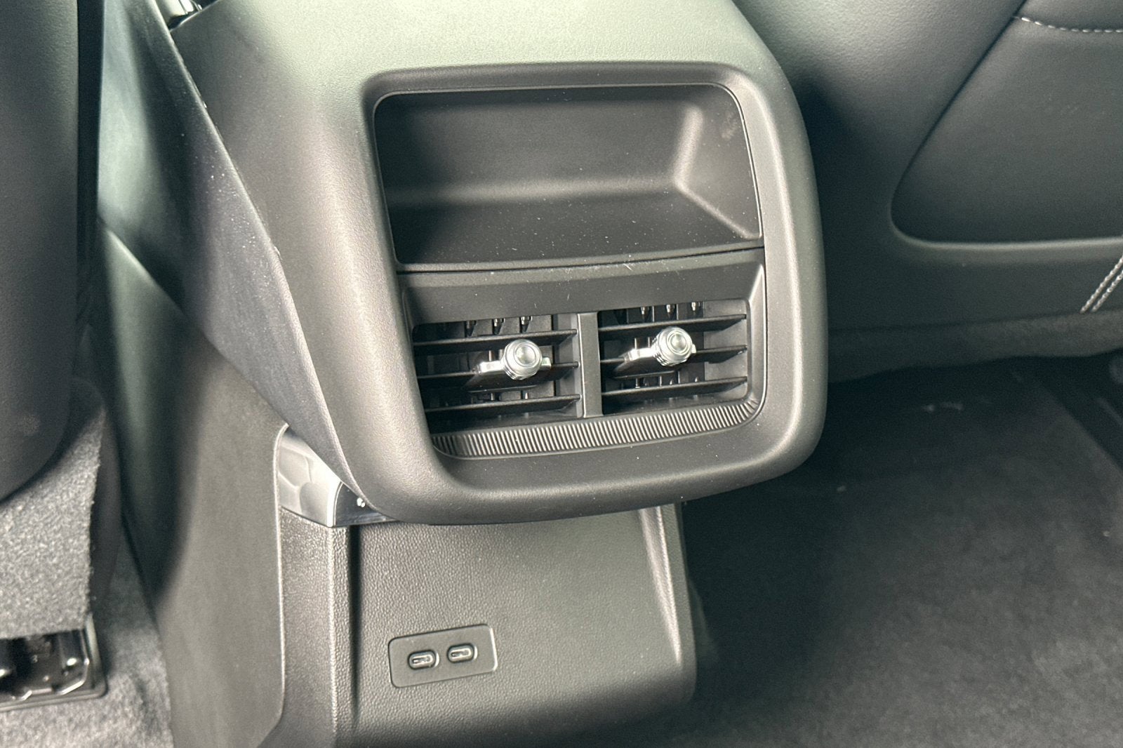 2025 Cadillac LYRIQ Luxury 1