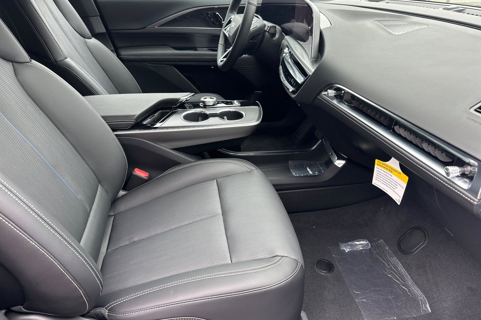 2025 Cadillac LYRIQ Luxury 1