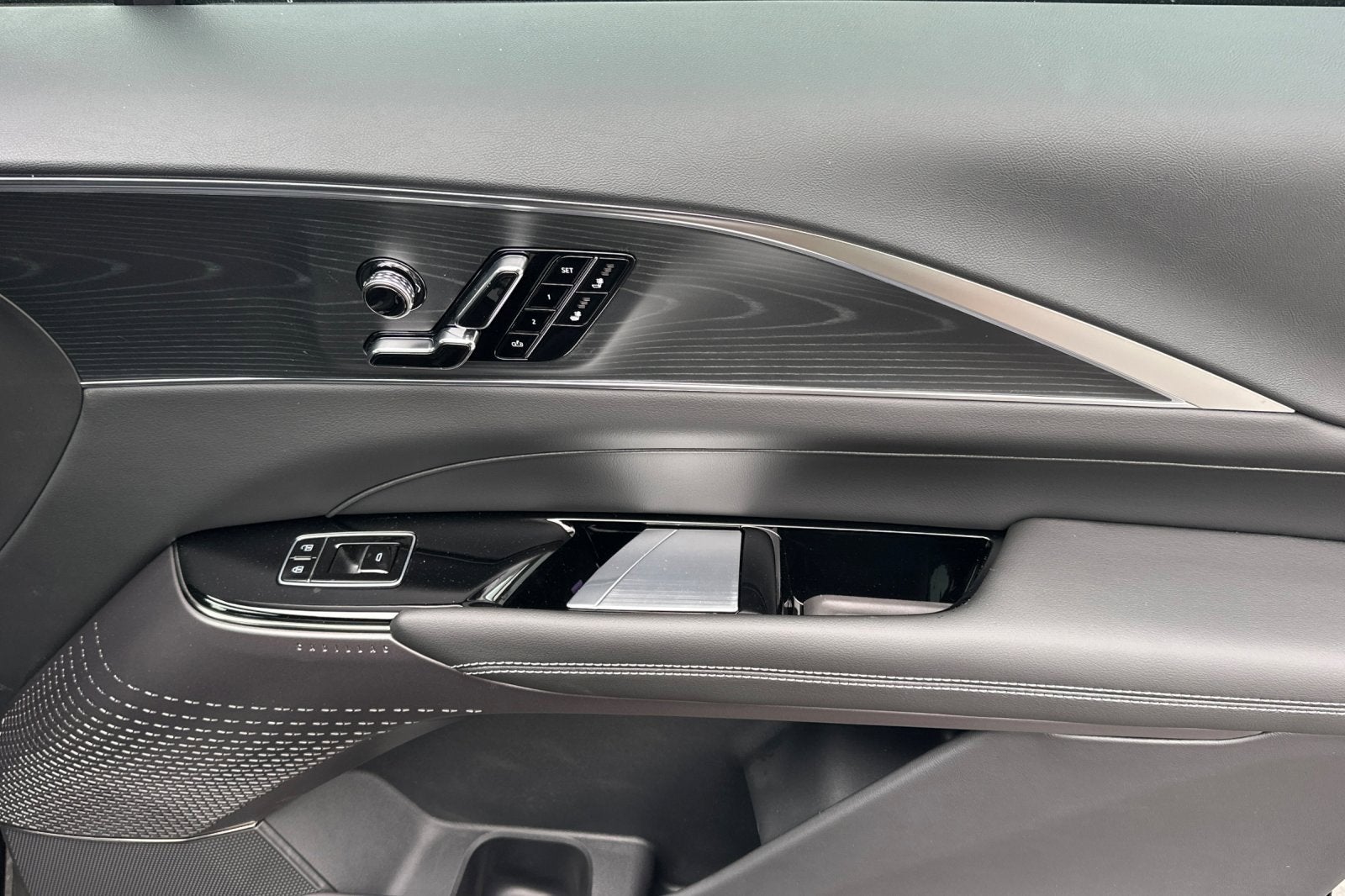 2025 Cadillac LYRIQ Luxury 1