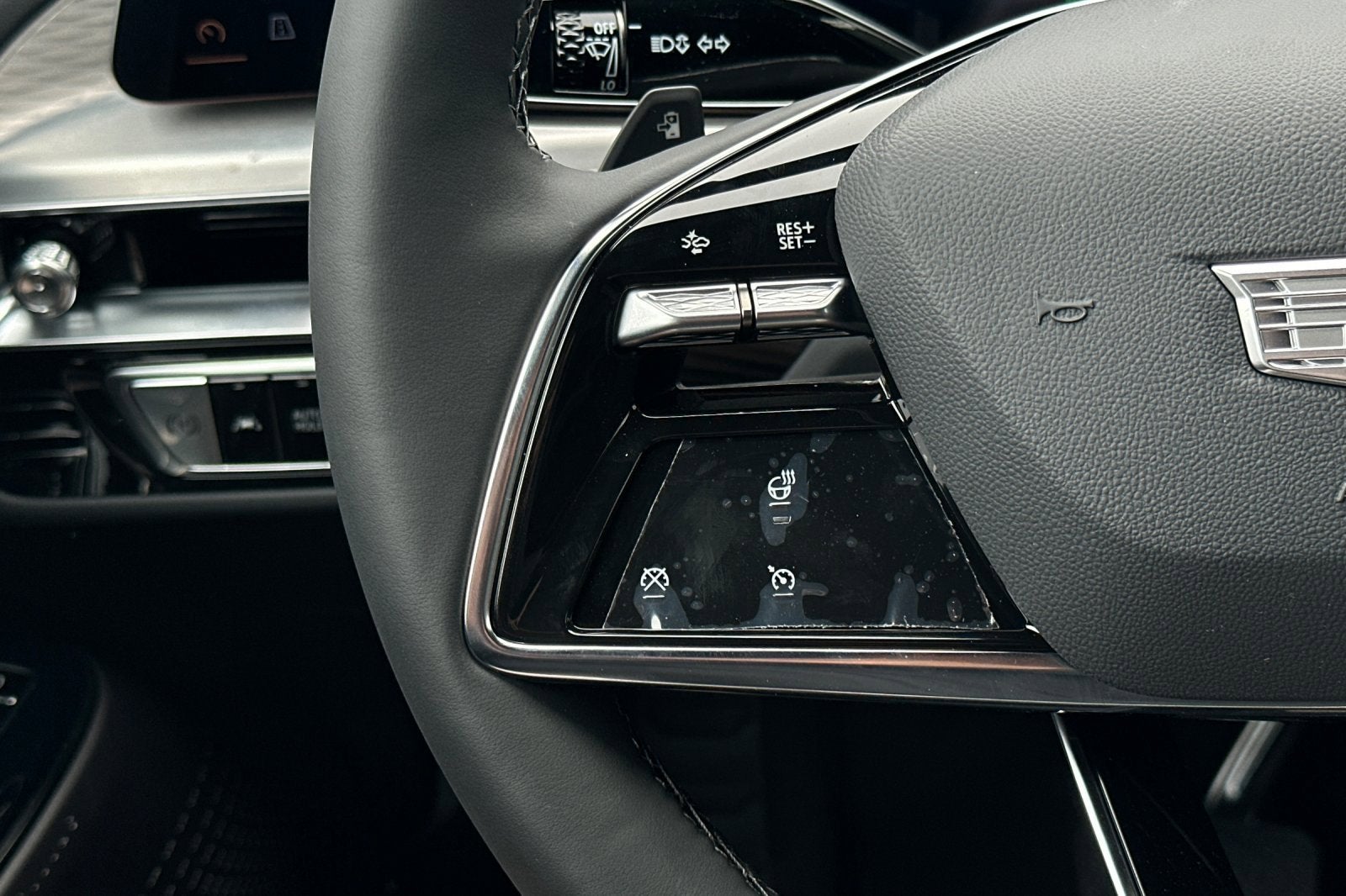 2025 Cadillac LYRIQ Luxury 1