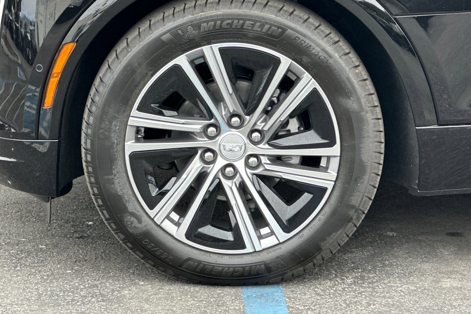 2025 Cadillac LYRIQ Luxury 1