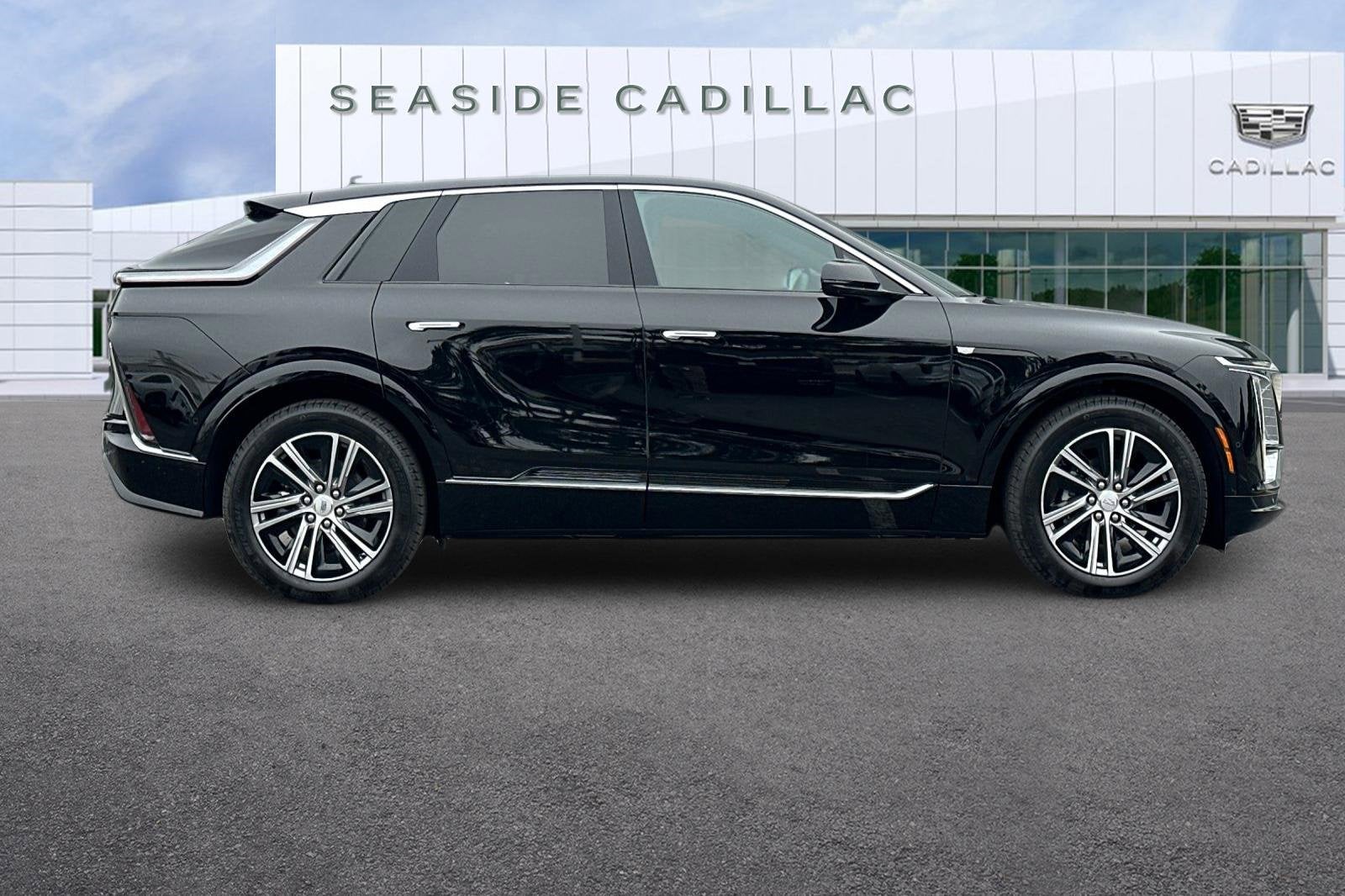 2025 Cadillac LYRIQ Luxury 1