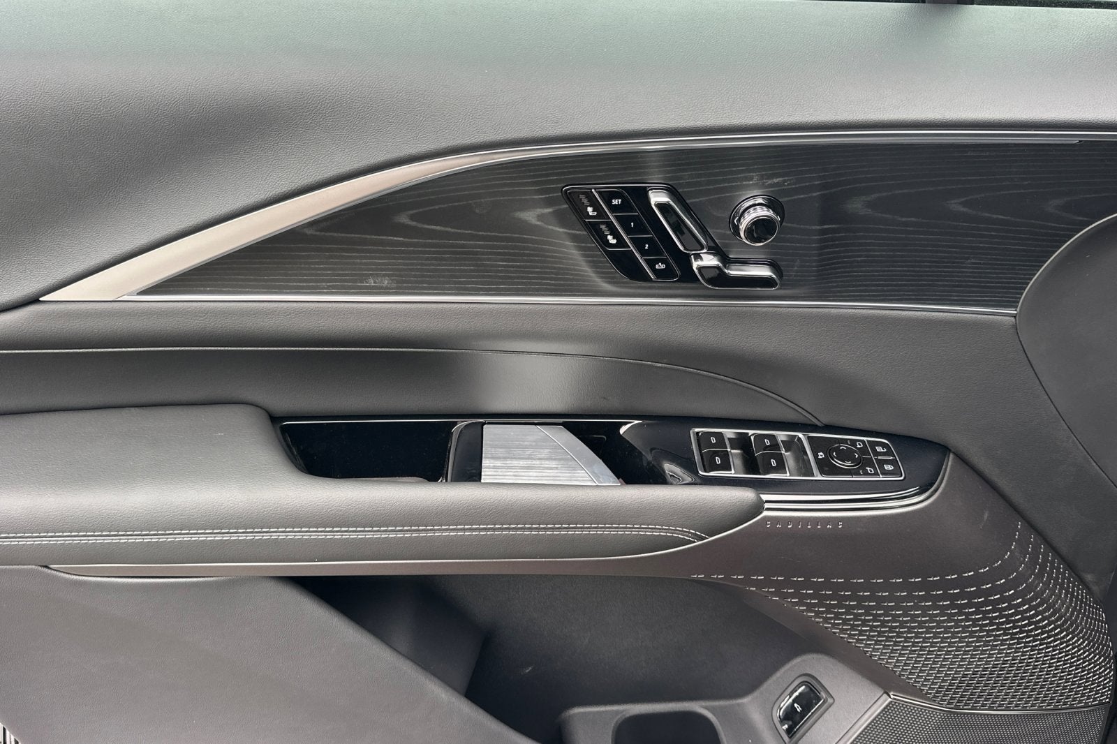 2025 Cadillac LYRIQ Luxury 1