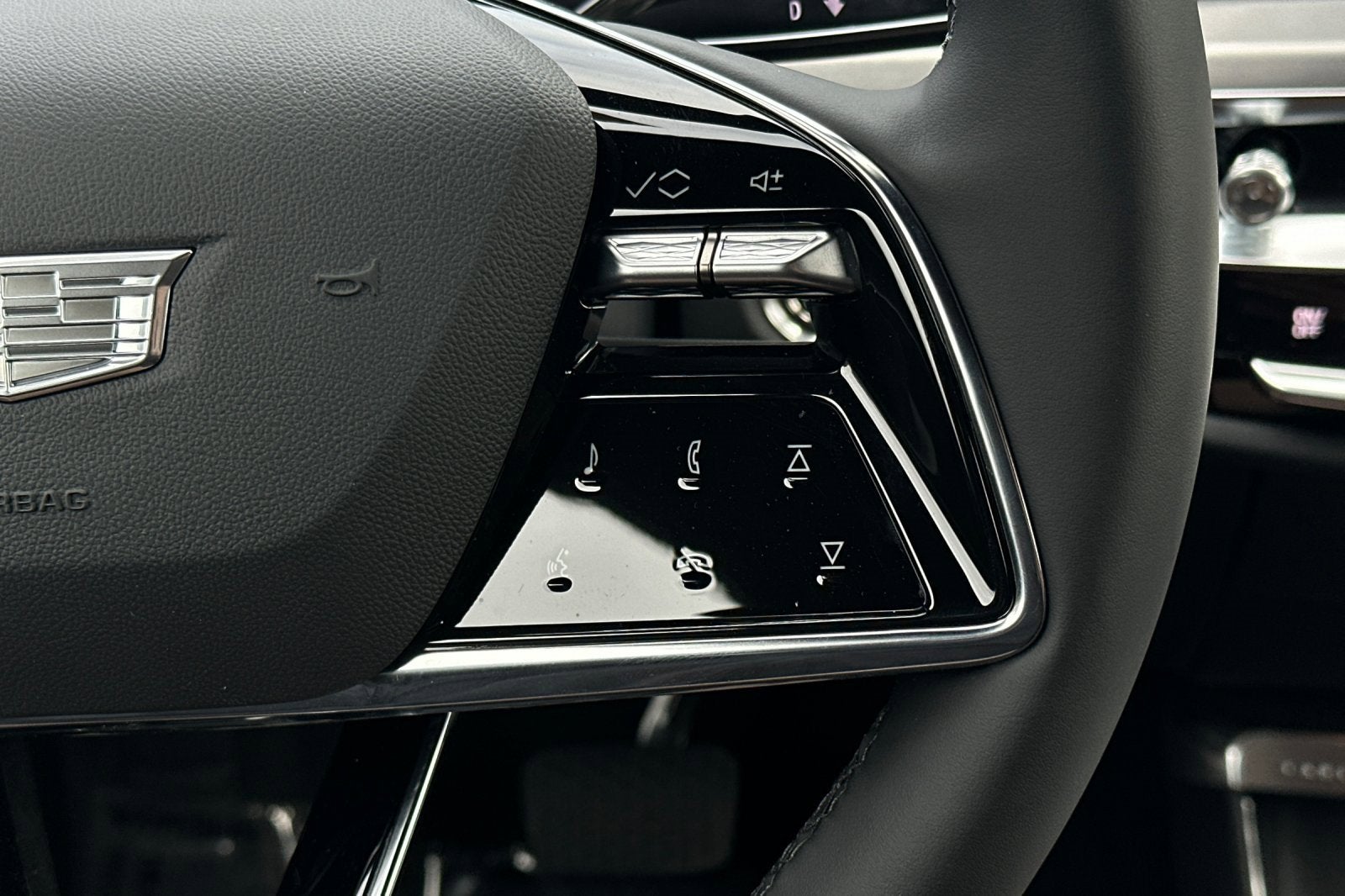 2025 Cadillac LYRIQ Sport 1