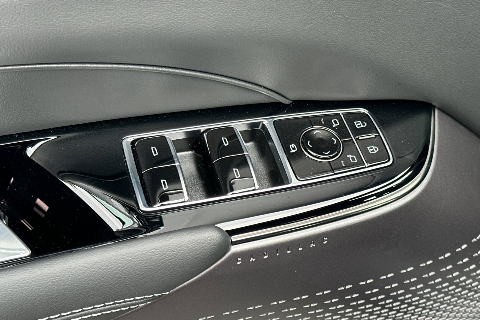 2025 Cadillac LYRIQ Sport 1