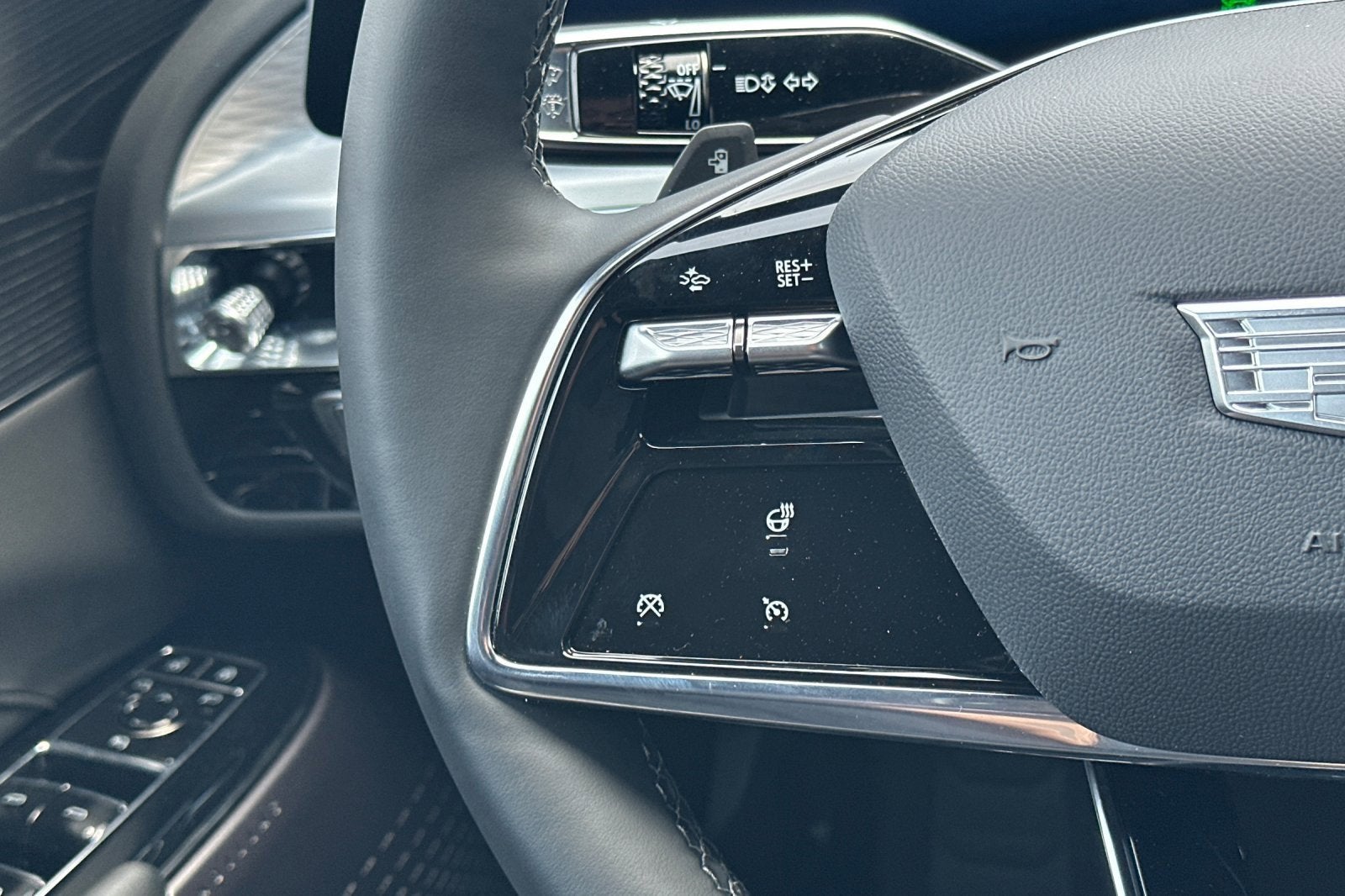 2025 Cadillac LYRIQ Sport 1