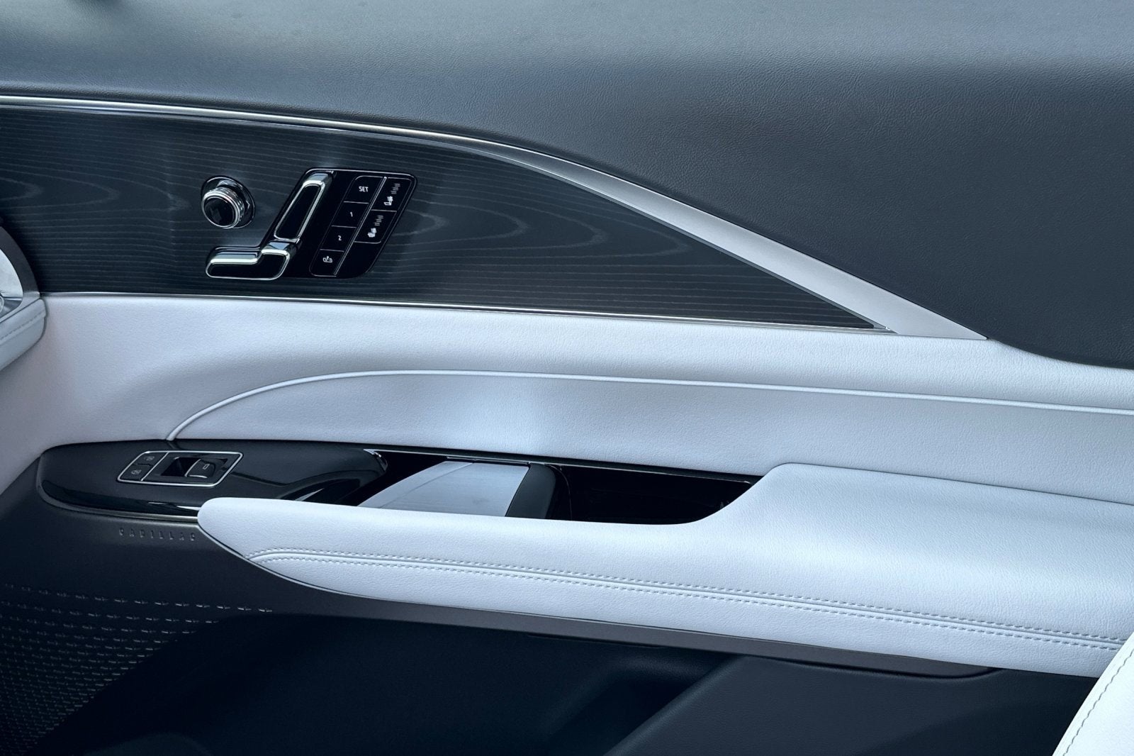 2025 Cadillac LYRIQ Sport 1