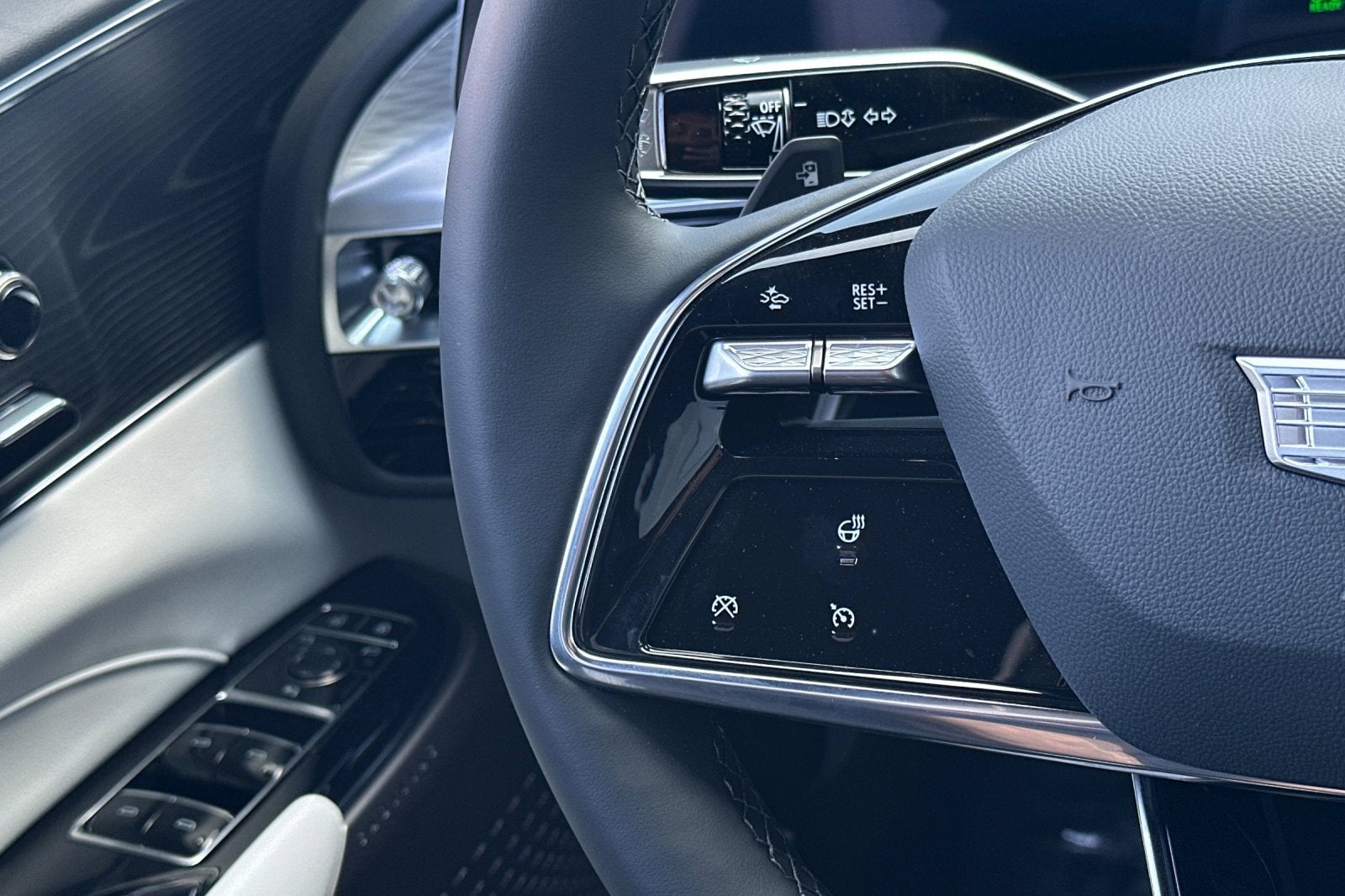 2025 Cadillac LYRIQ Sport 1