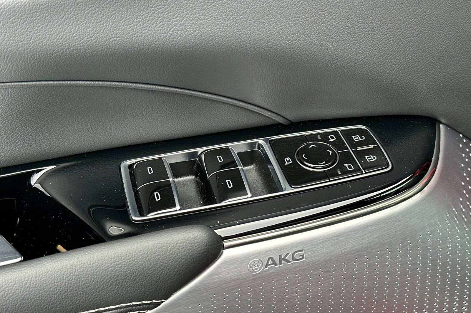 2025 Cadillac LYRIQ Sport 2