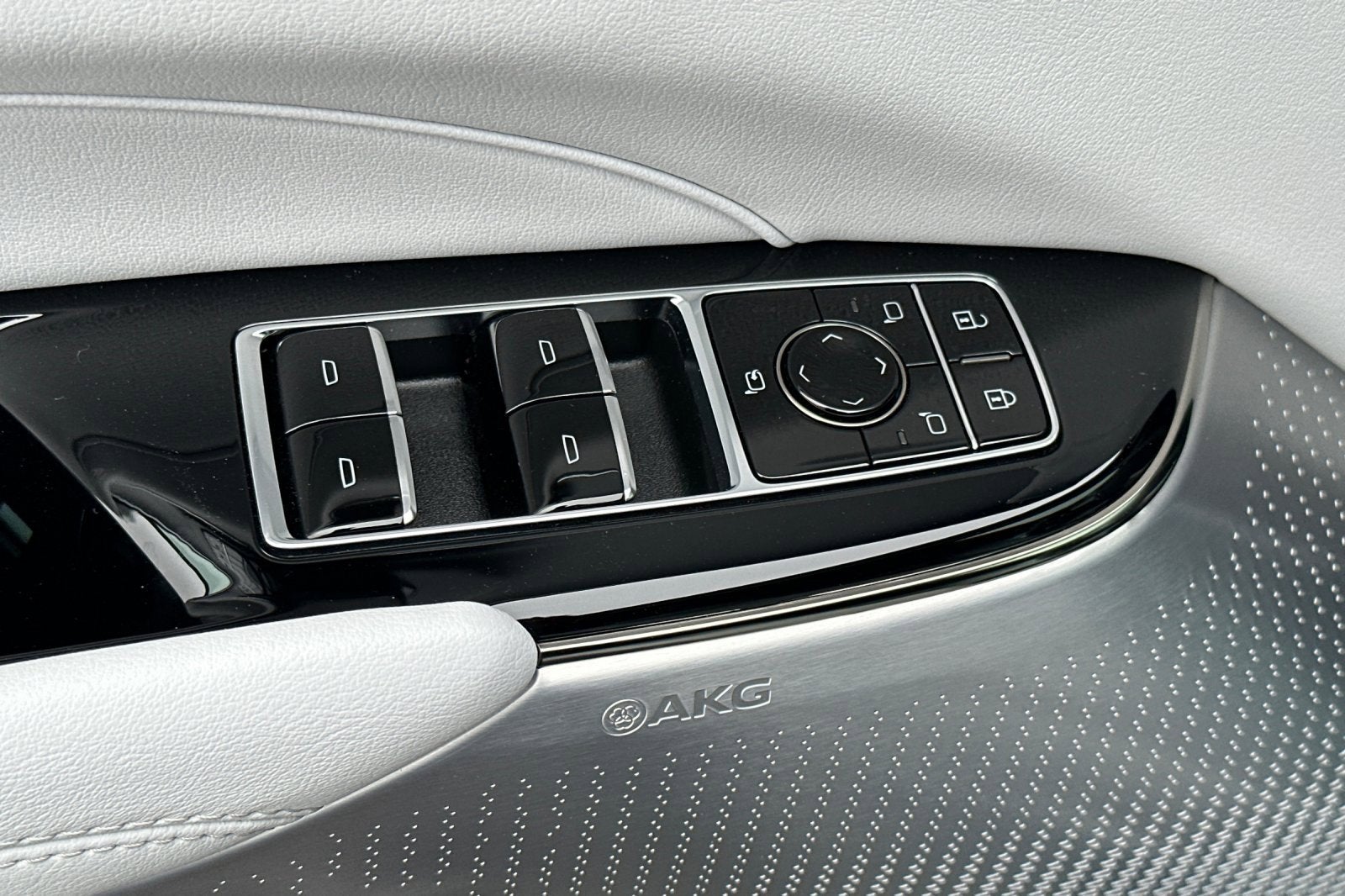 2025 Cadillac LYRIQ Sport 2