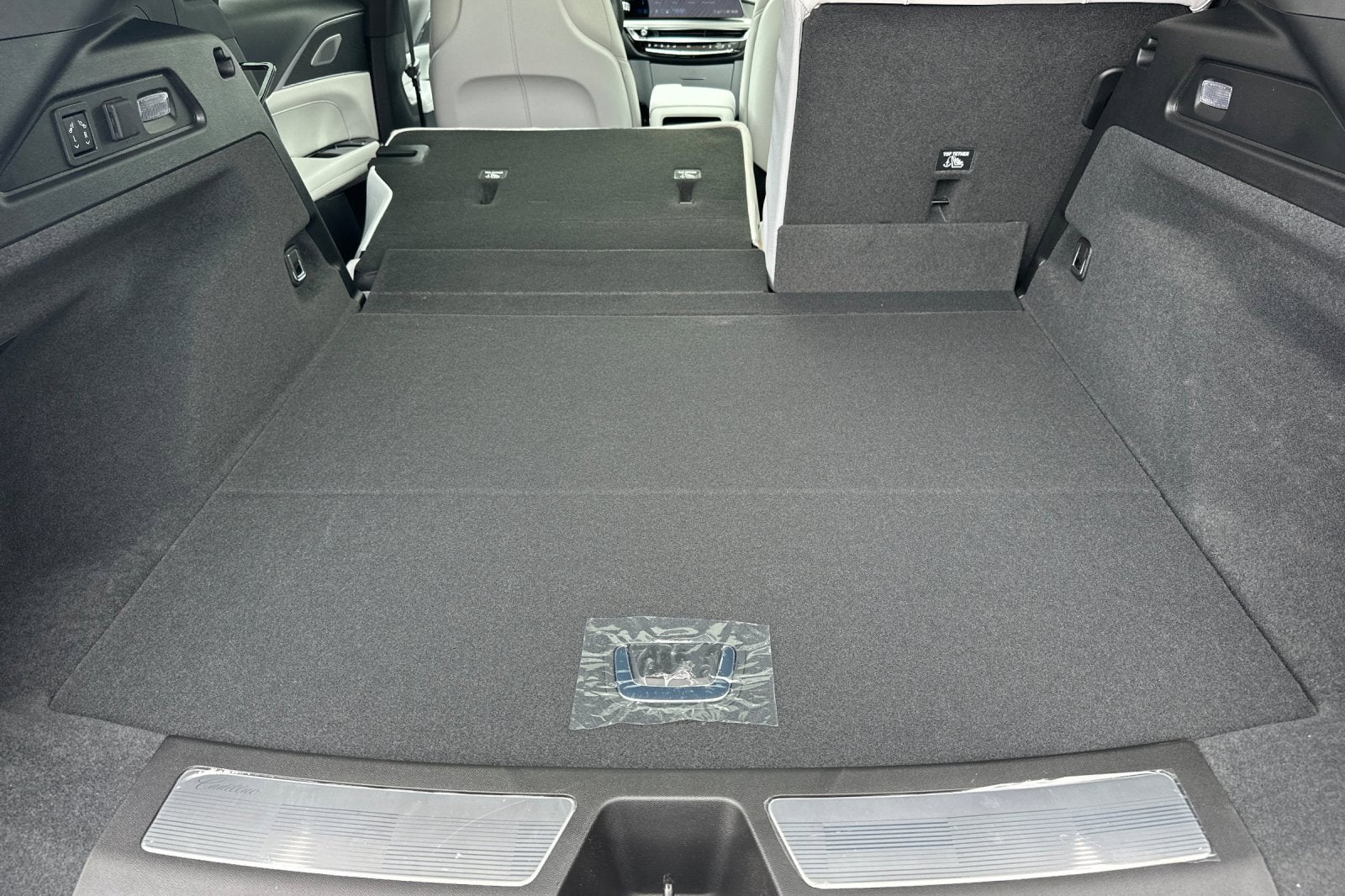 2025 Cadillac LYRIQ Sport 2