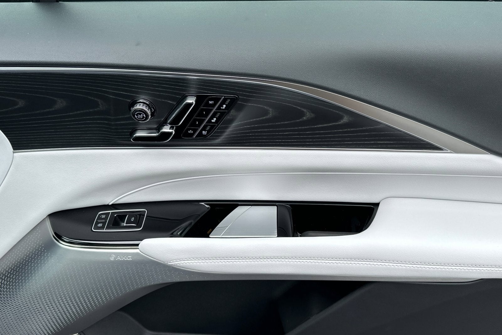 2025 Cadillac LYRIQ Sport 2