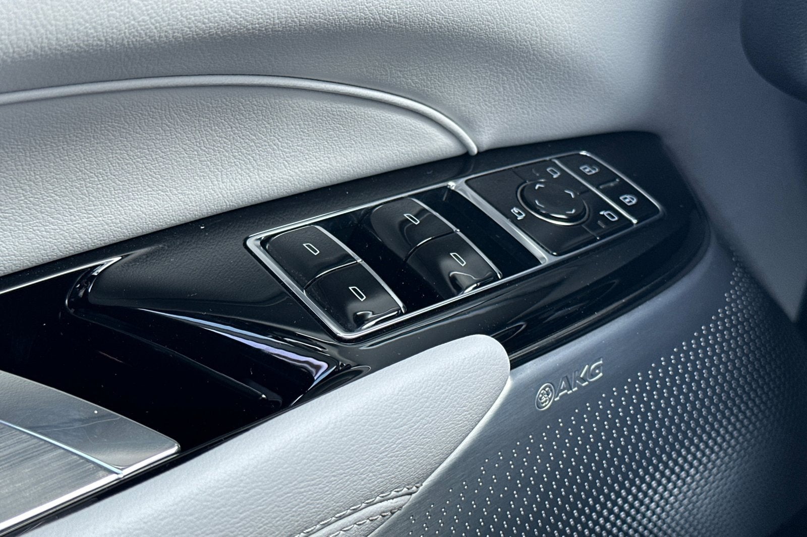 2025 Cadillac LYRIQ Sport 2