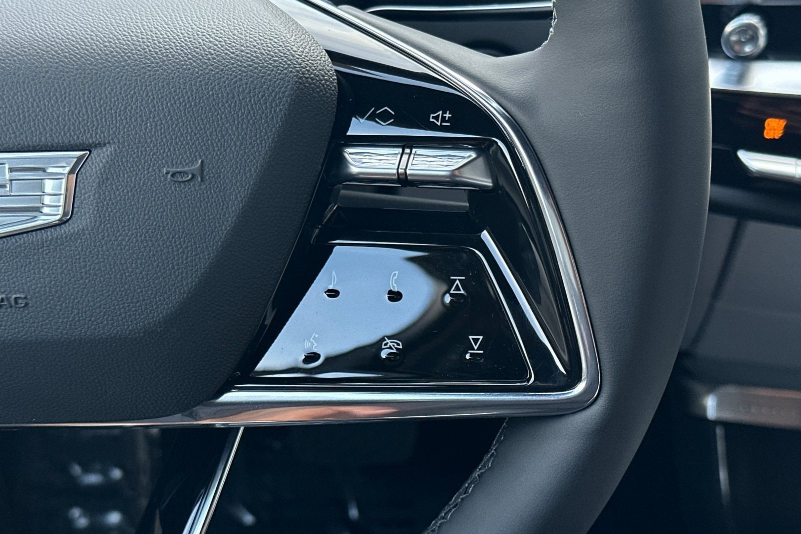 2025 Cadillac LYRIQ Sport 2