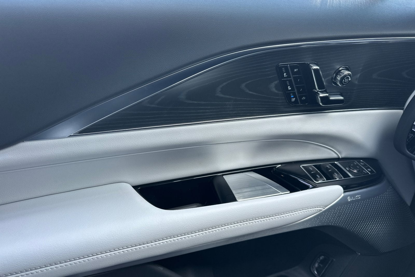 2025 Cadillac LYRIQ Sport 2