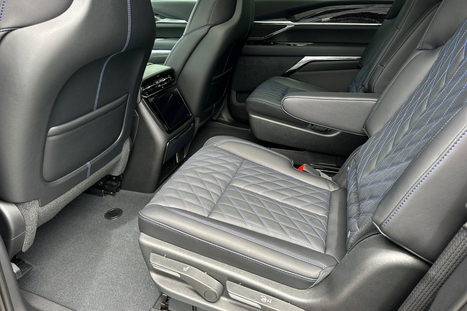 2025 Cadillac ESCALADE IQ Luxury 1