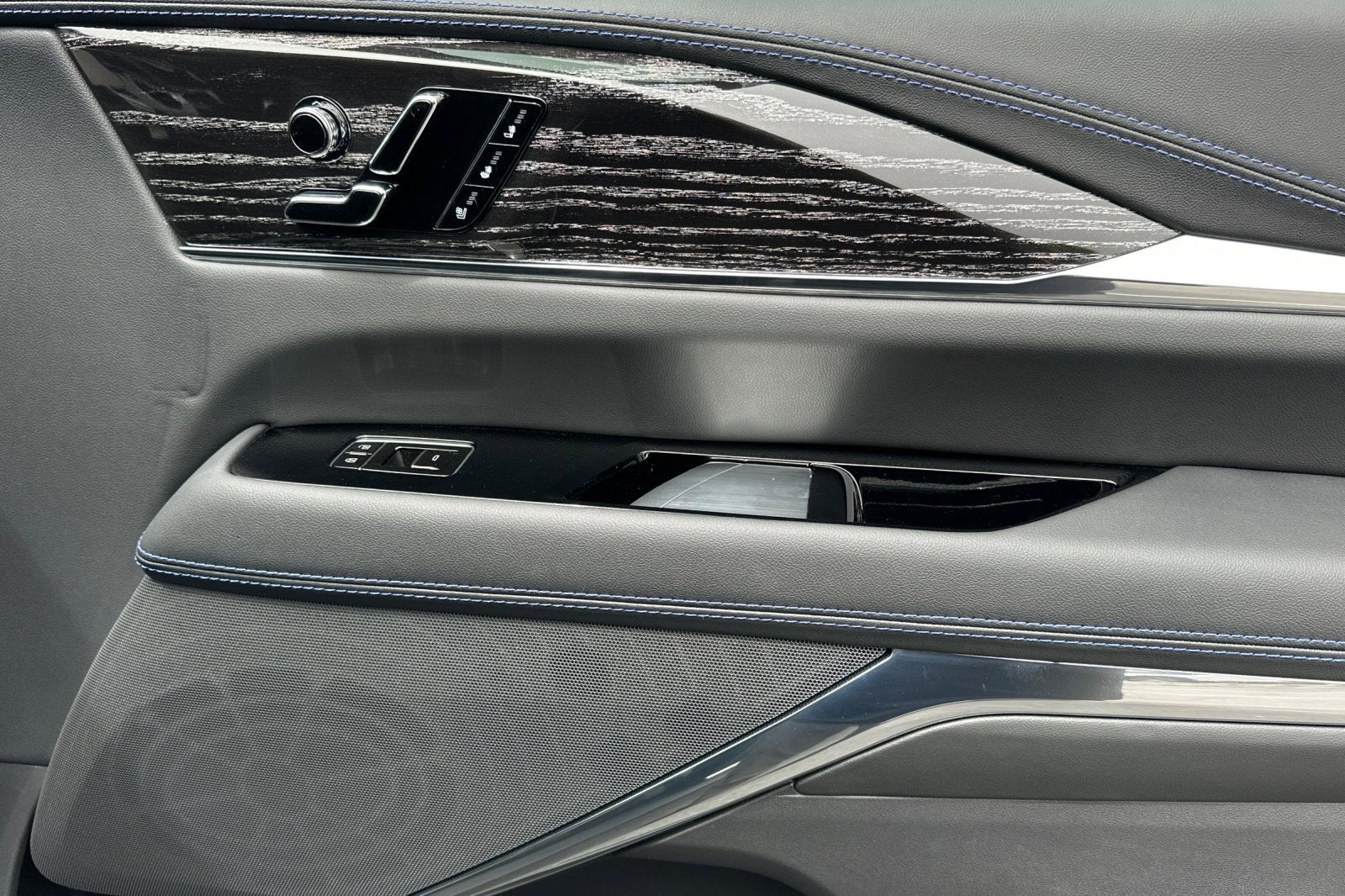 2025 Cadillac ESCALADE IQ Luxury 1