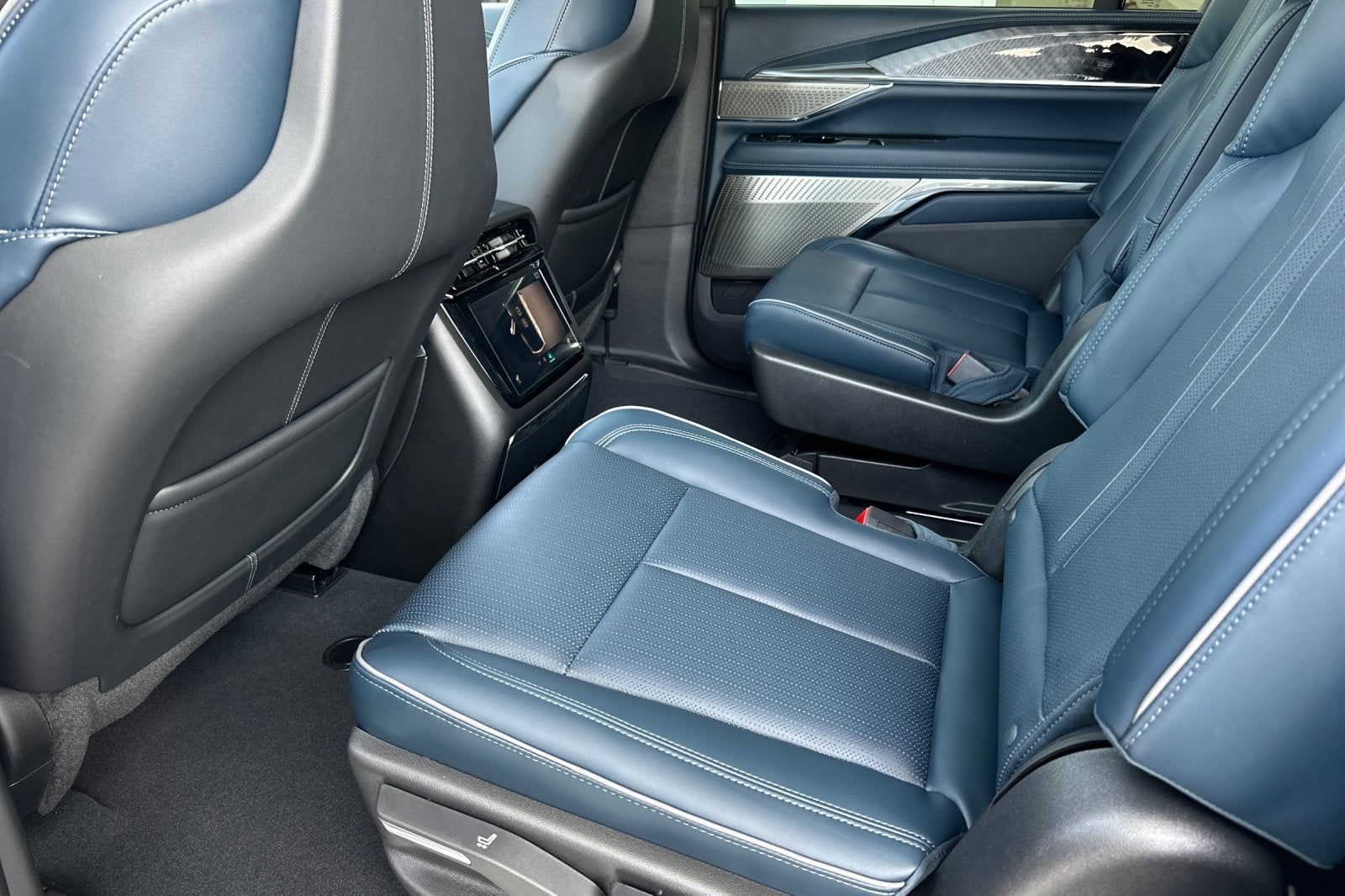 2025 Cadillac ESCALADE IQ Luxury 2