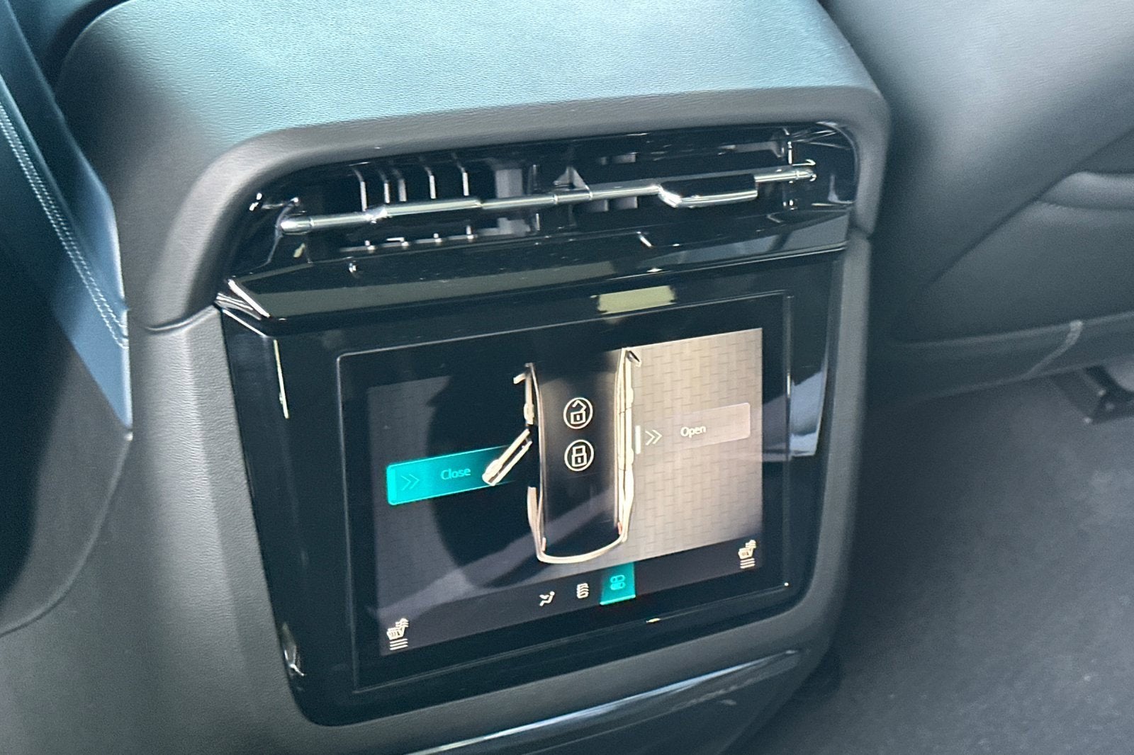 2025 Cadillac ESCALADE IQ Luxury 2