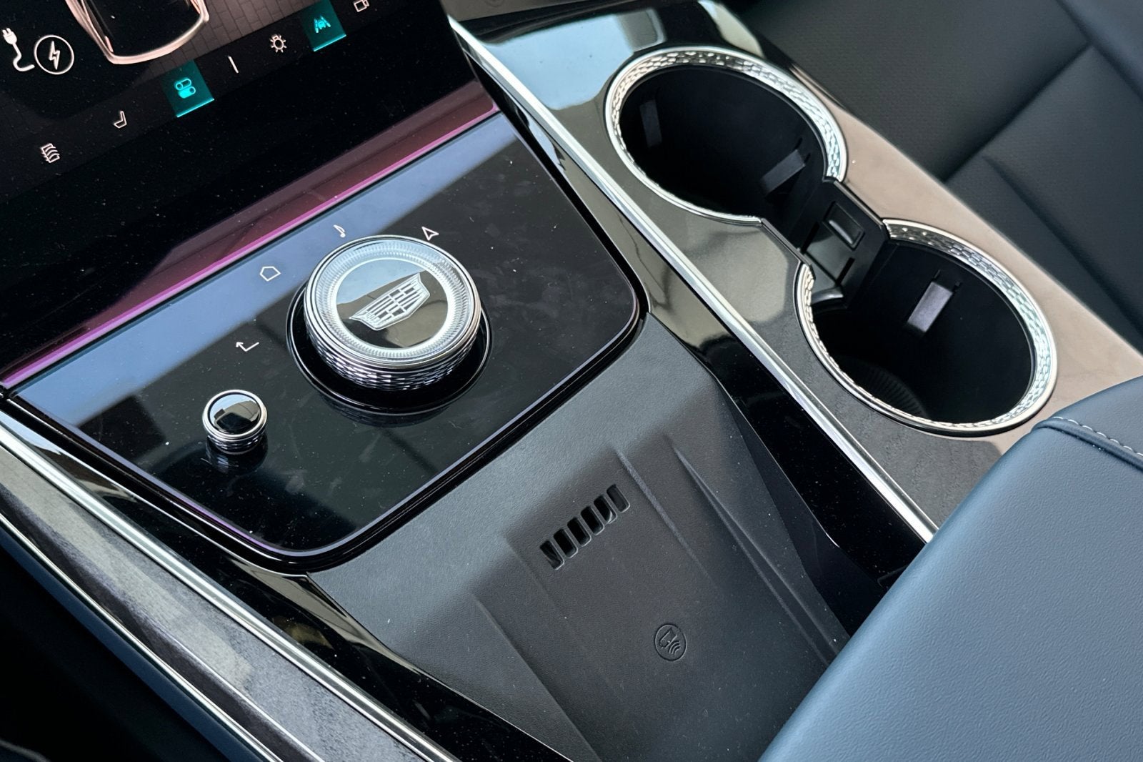 2025 Cadillac ESCALADE IQ Luxury 2