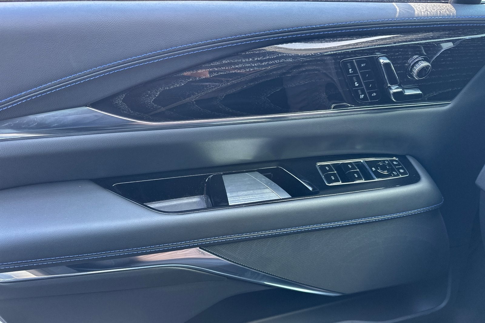 2025 Cadillac ESCALADE IQ Sport 1