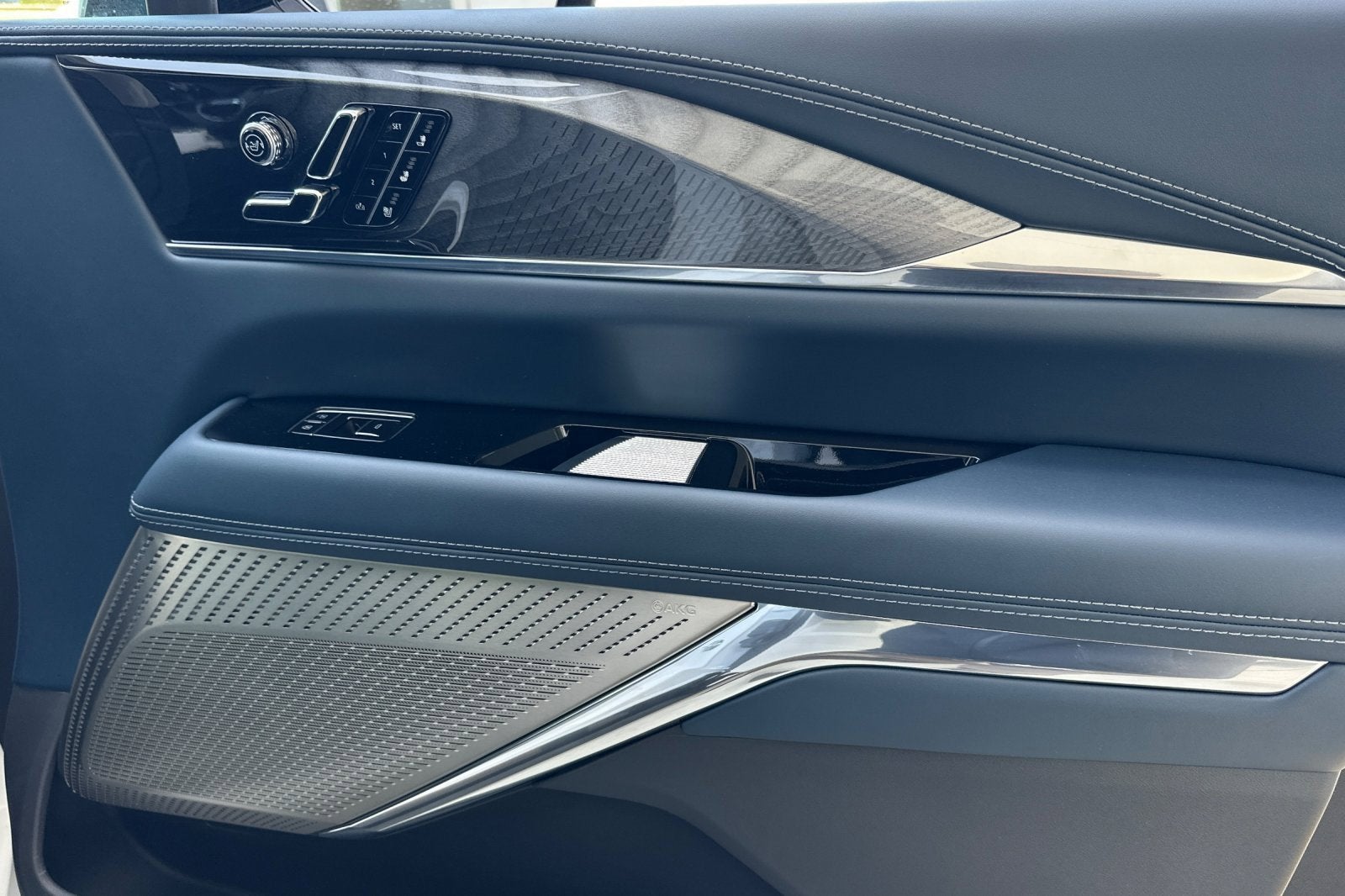 2025 Cadillac ESCALADE IQ Sport 2