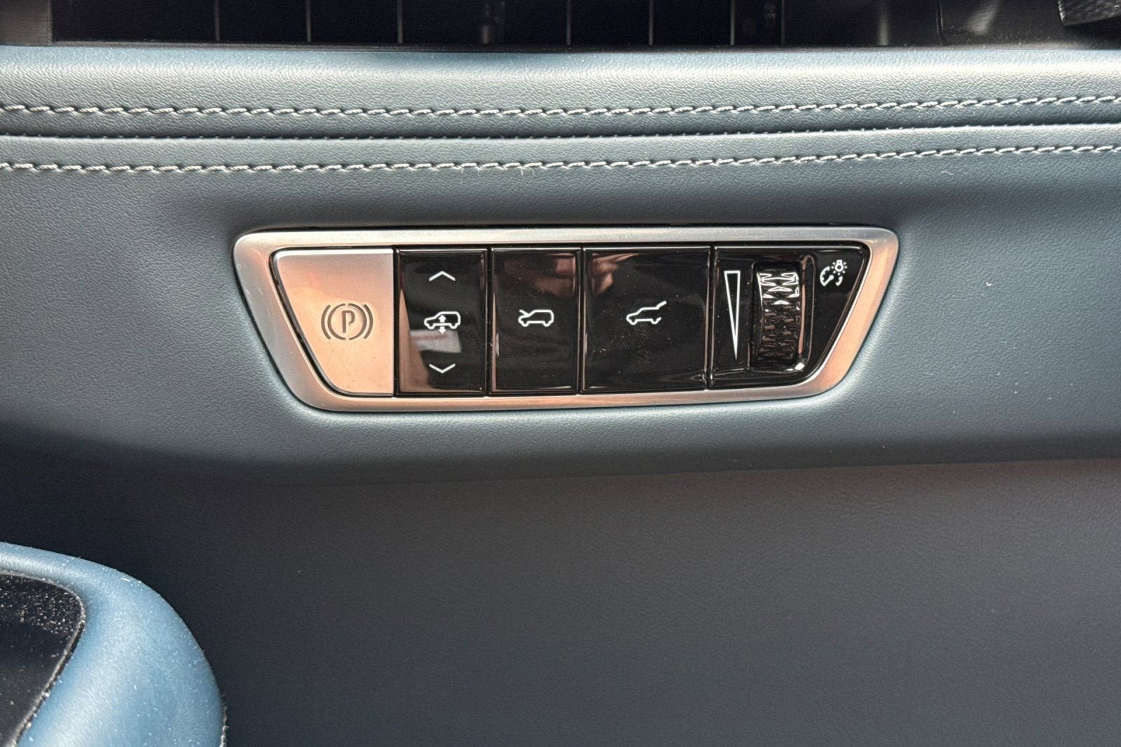 2025 Cadillac ESCALADE IQ Sport 2