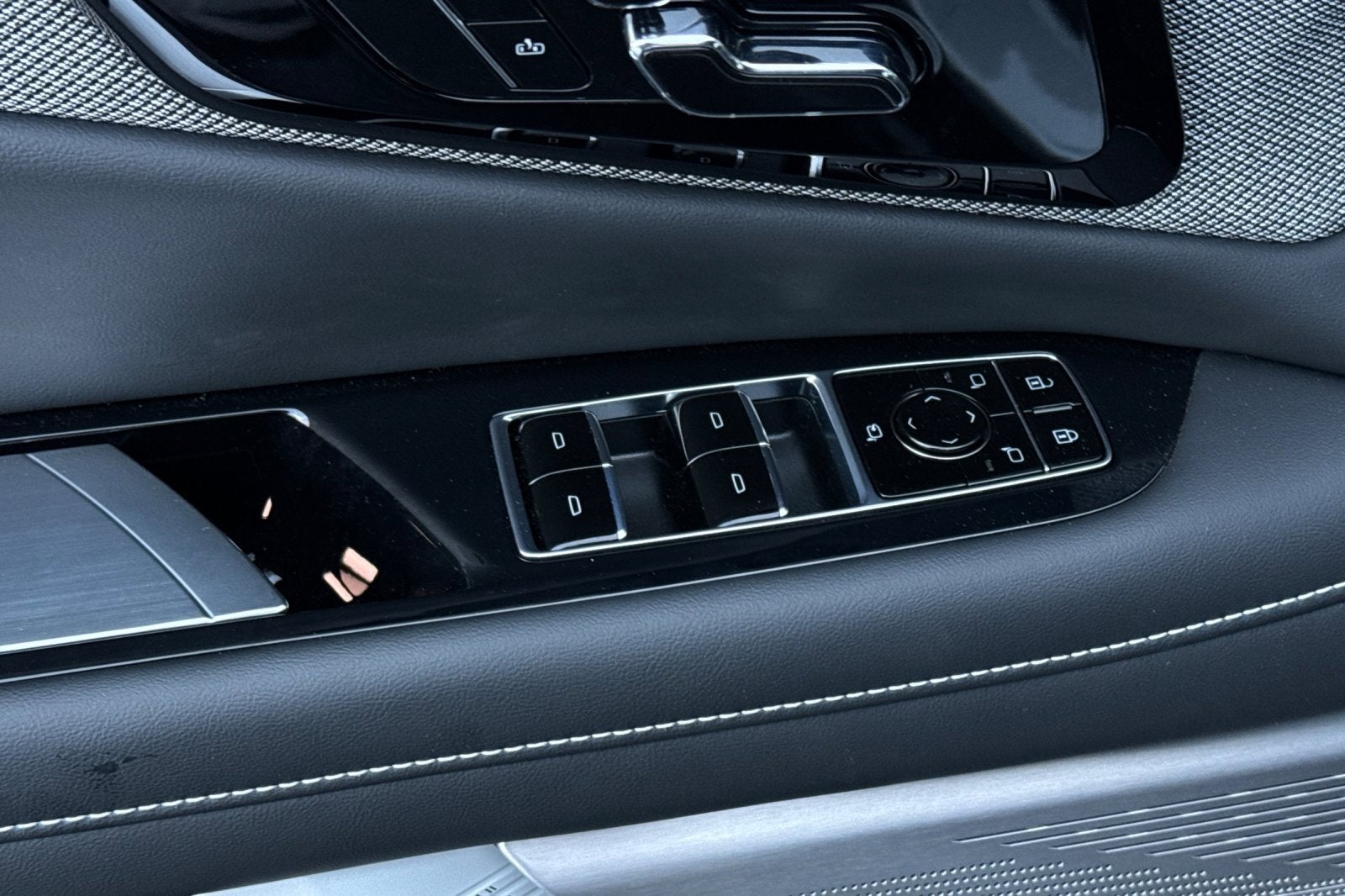 2025 Cadillac OPTIQ Luxury 1