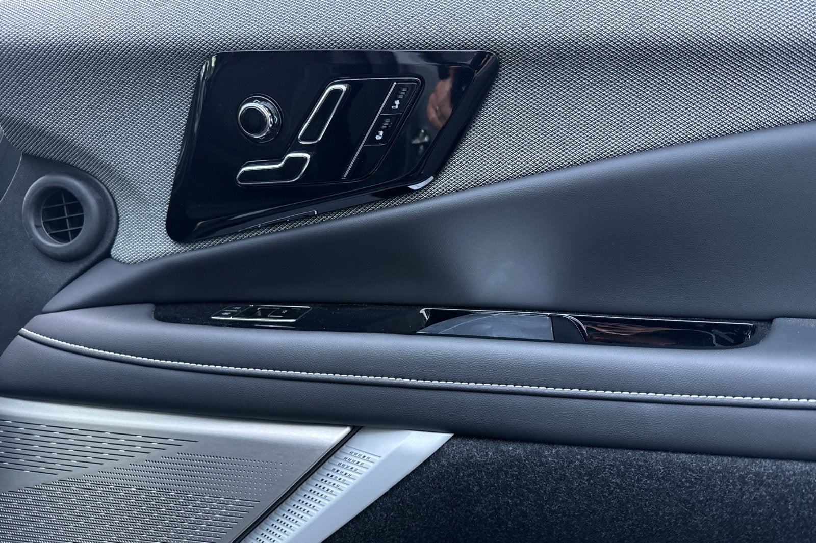 2025 Cadillac OPTIQ Luxury 1