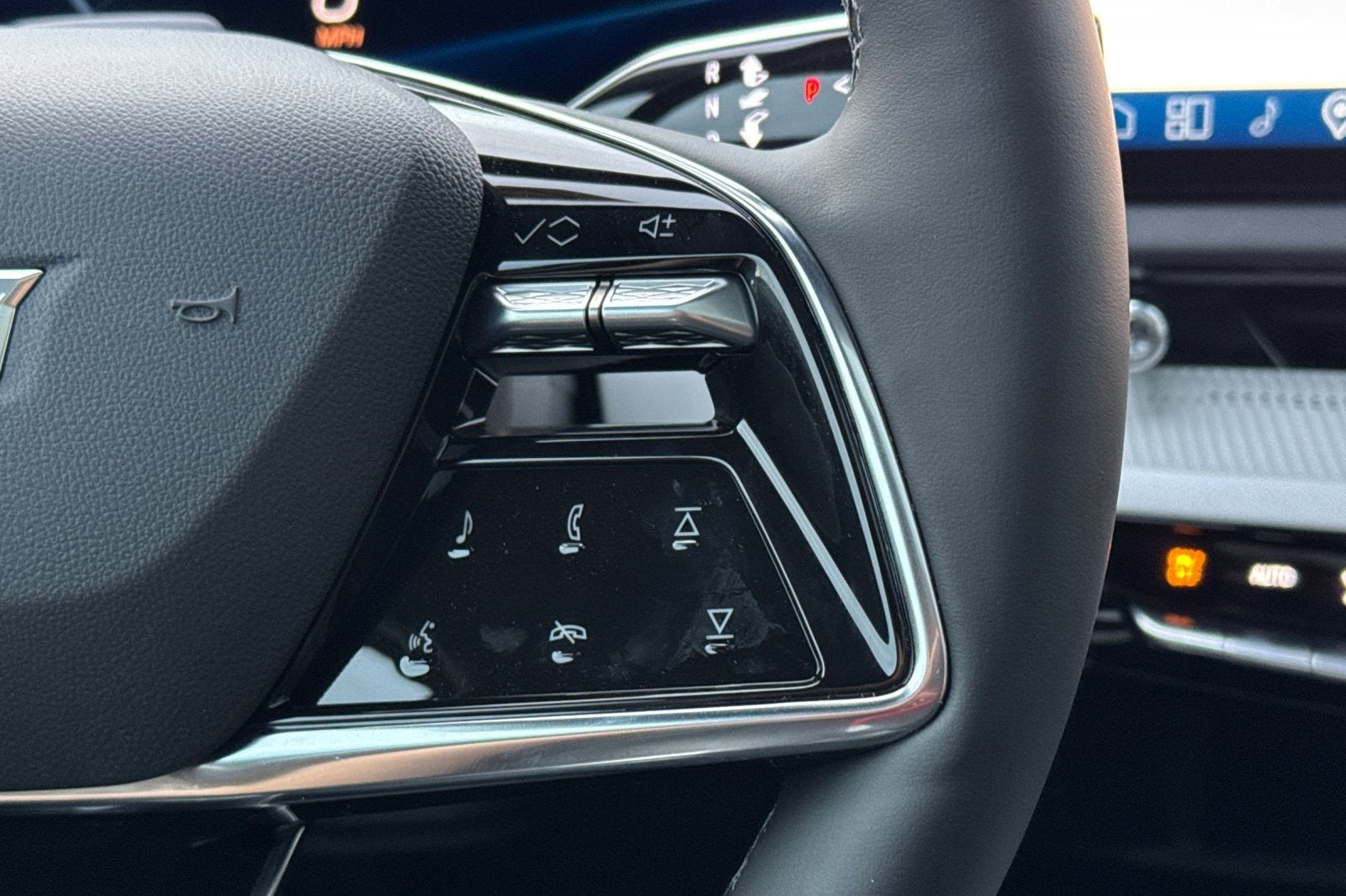 2025 Cadillac OPTIQ Luxury 1