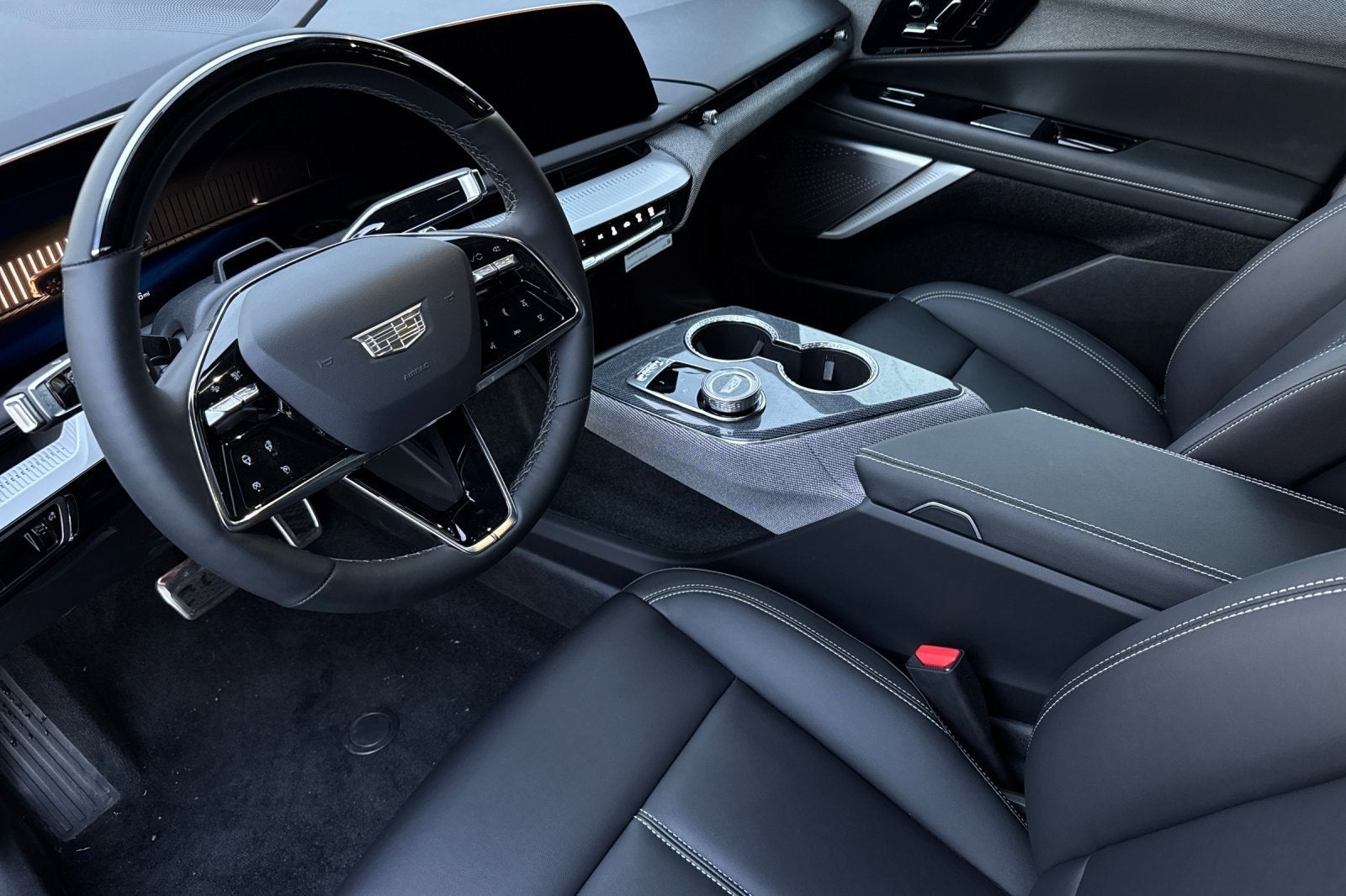 2025 Cadillac OPTIQ Luxury 1
