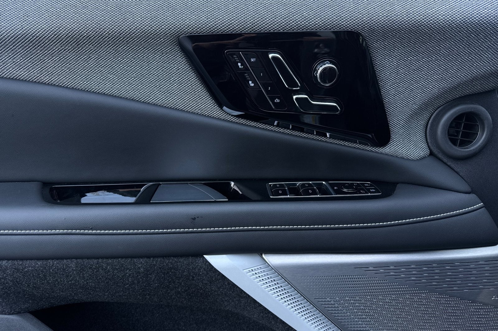 2025 Cadillac OPTIQ Luxury 1