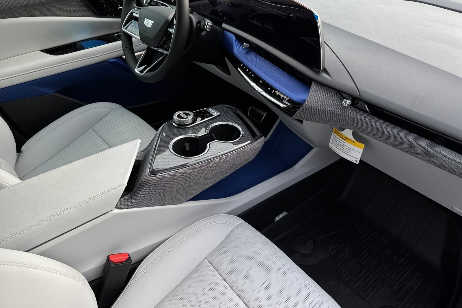 2025 Cadillac OPTIQ Luxury 2