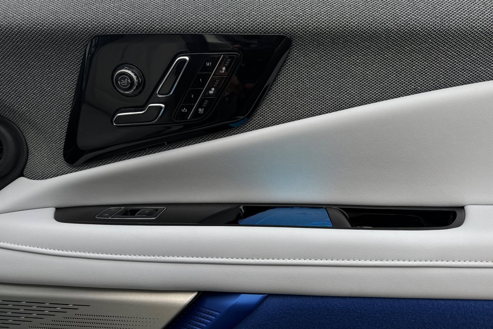 2025 Cadillac OPTIQ Luxury 2