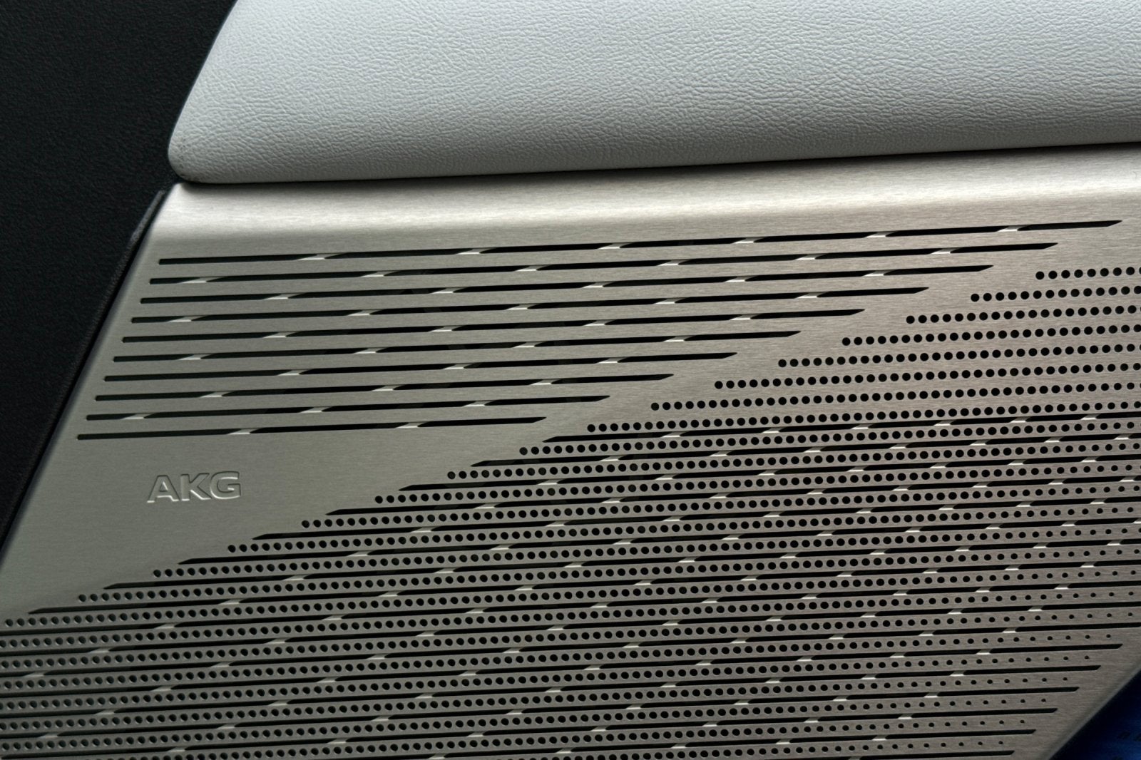 2025 Cadillac OPTIQ Luxury 2