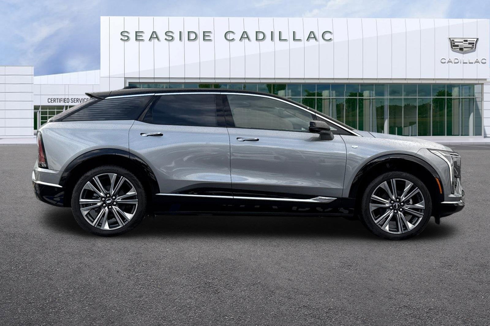 2025 Cadillac OPTIQ Luxury 2