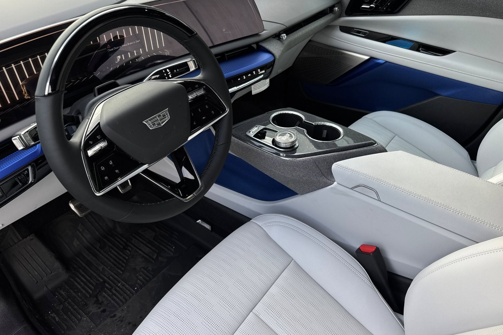 2025 Cadillac OPTIQ Luxury 2