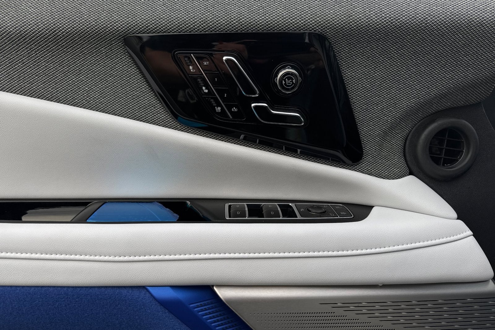 2025 Cadillac OPTIQ Luxury 2