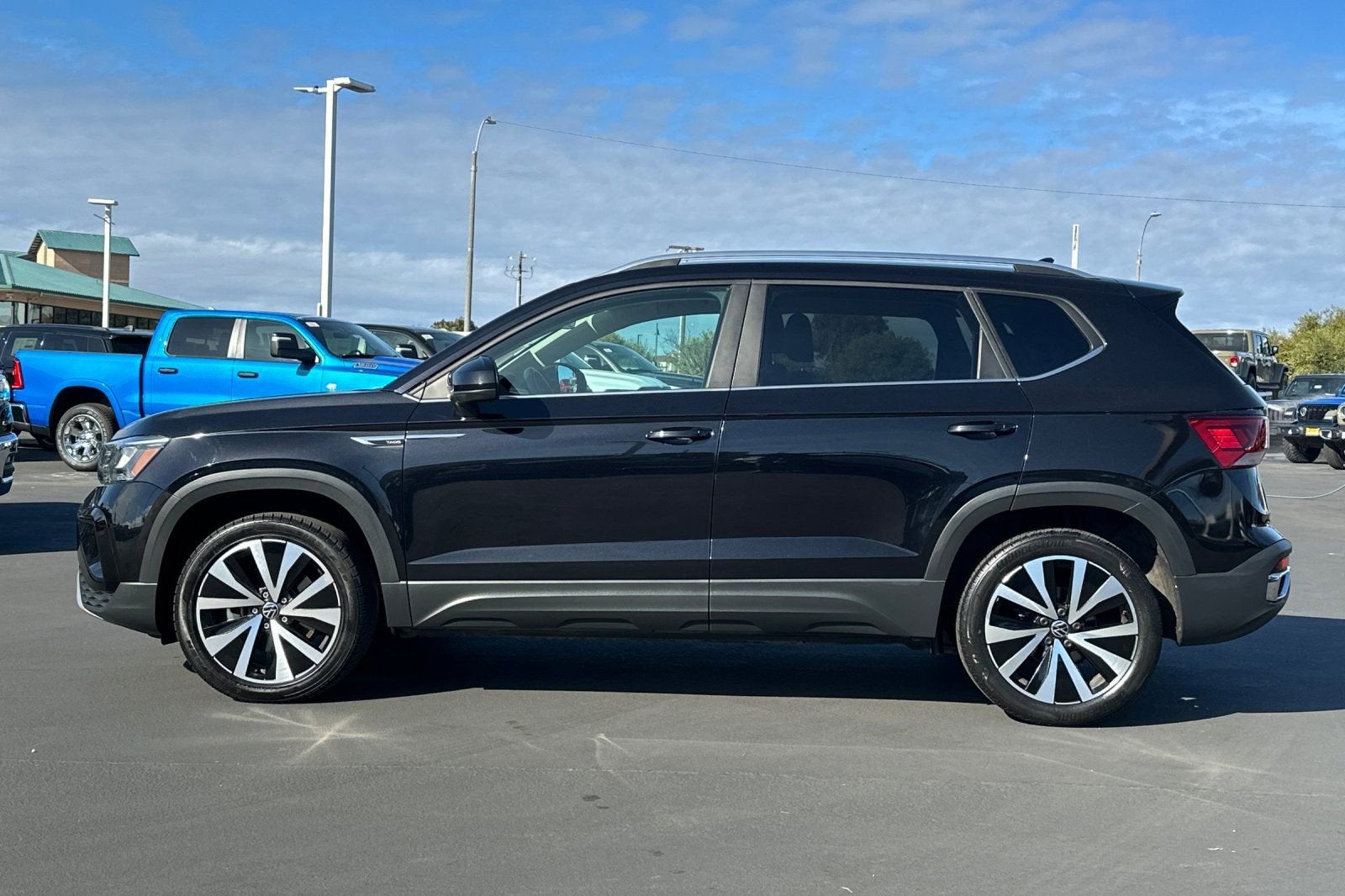 2023 Volkswagen Taos SE