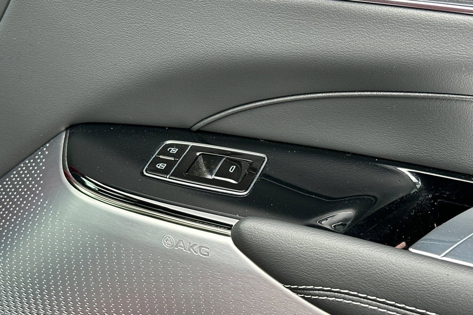 2025 Cadillac LYRIQ Sport 2